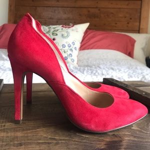 Jessica Simpson killer red suede pumps